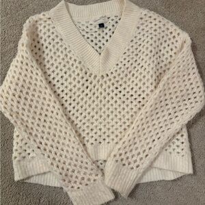 Like new Universal Thread Women's Cream V-Neck Sweater